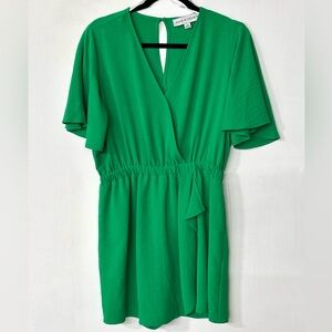 Emma and Michelle Green V-neck Skort Romper Women’s Medium elastic waist‎